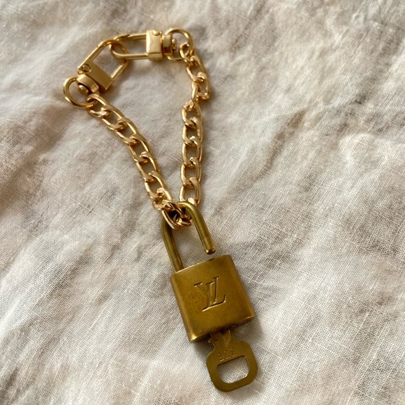 *SOLD*Louis Vuitton Lock and Key 335 with Bracelet Chain - Picture 5 of 9